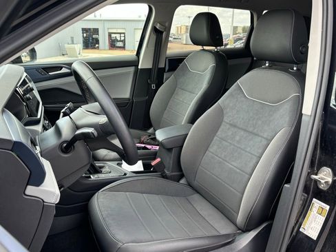 Used 2024 Volkswagen Taos SE image 7