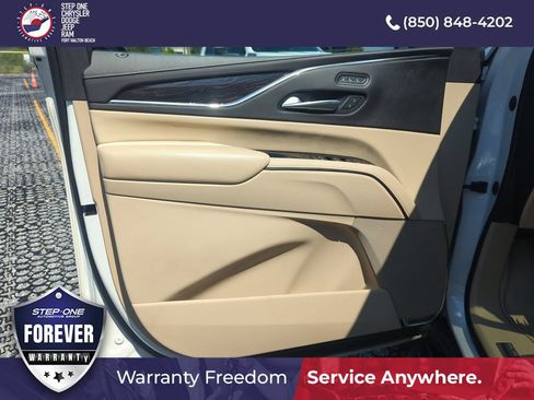 Used 2021 Cadillac Escalade Premium Luxury RWD image 17