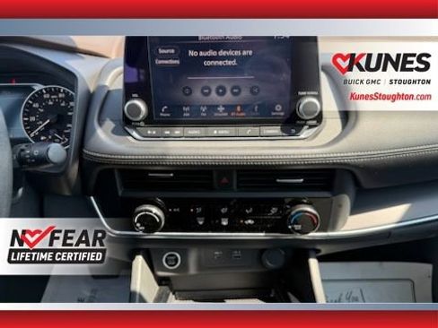 Used 2023 Nissan Rogue S AWD/4WD image 23