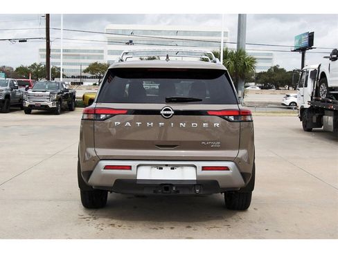 Used 2024 Nissan Pathfinder Platinum image 5