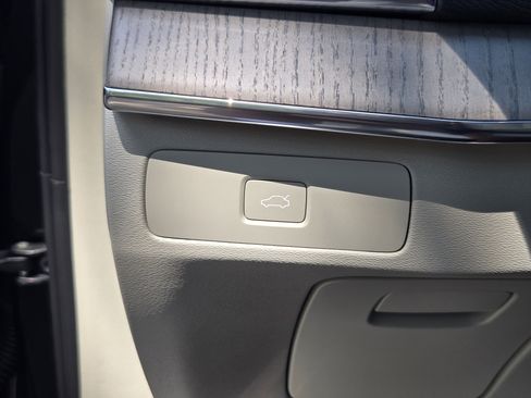 Used 2025 Volvo XC90 B6 Plus w/ Protection Package Premier image 31