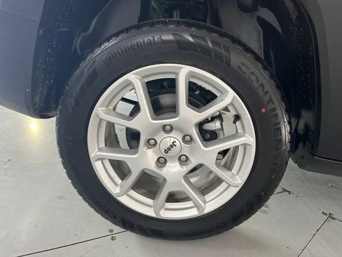 Used 2023 Jeep Renegade Latitude AWD/4WD image 15