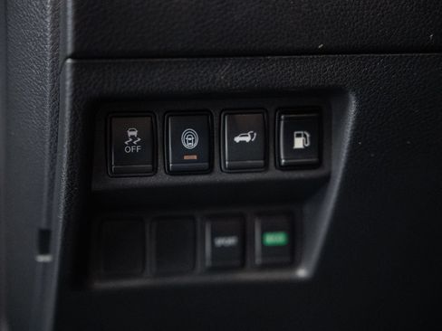 Used 2020 Nissan Rogue SV FWD image 41