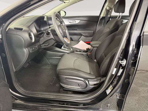 Used 2024 Kia Forte LXS w/ LXS Technology Package FWD image 5