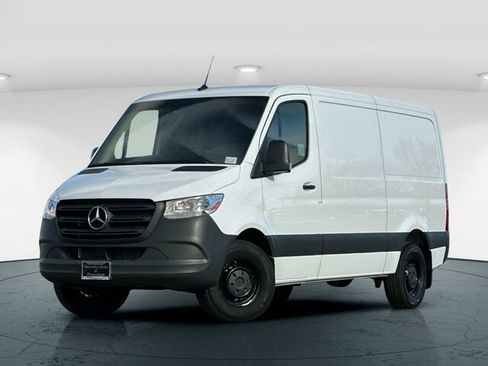 Used 2024 Mercedes-Benz Sprinter 2500 image 2