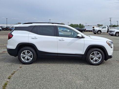 Used 2023 GMC Terrain SLE w/ Driver Convenience Package image 13