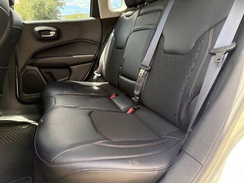 Used 2017 Jeep Compass Latitude w/ Cold Weather Group AWD/4WD image 11