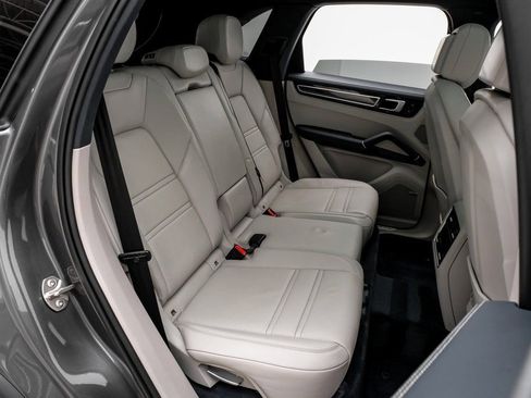 Used 2019 Porsche Cayenne image 30