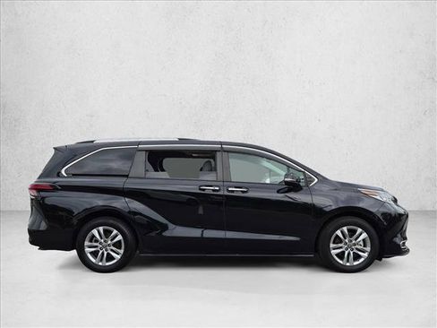 Used 2022 Toyota Sienna Limited AWD/4WD image 4