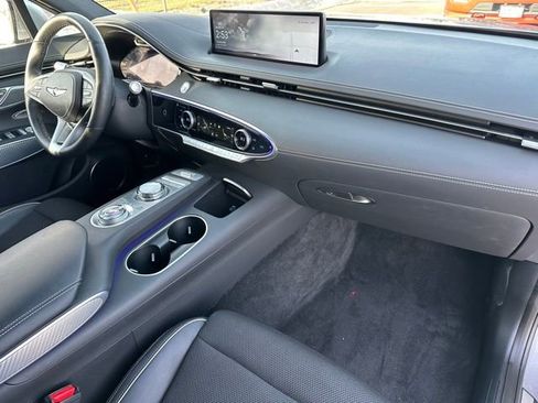 Used 2023 Genesis GV70 2.5T w/ Sport Prestige Package image 10