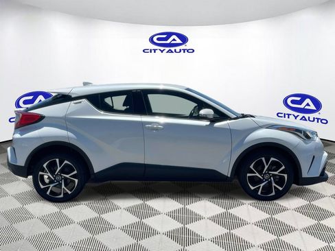 Used 2019 Toyota C-HR XLE FWD image 2