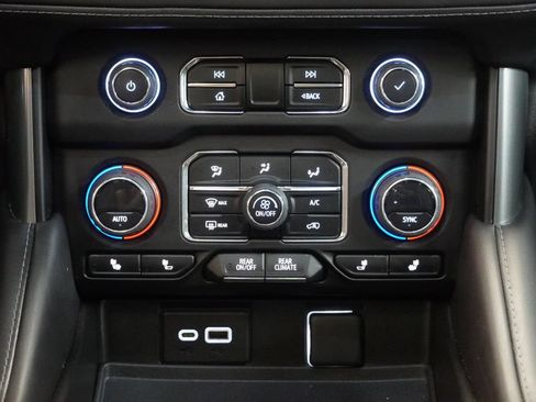 Used 2023 Chevrolet Tahoe Z71 w/ Luxury Package AWD/4WD image 26