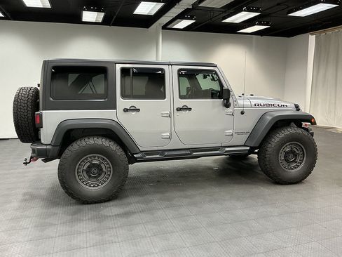 Used 2017 Jeep Wrangler Unlimited Rubicon AWD/4WD image 6