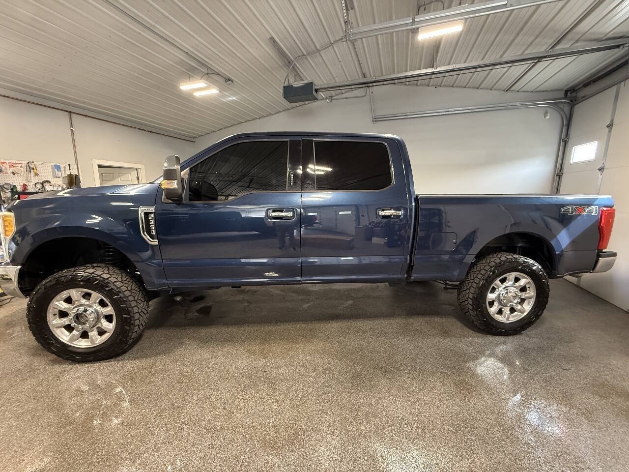 Used 2017 Ford F250 XLT w/ XLT Premium Package AWD/4WD image 6