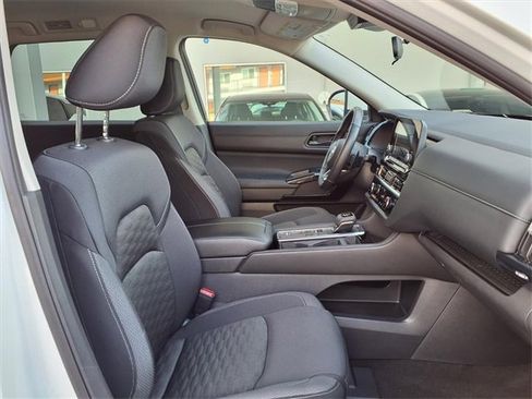 Certified 2024 Nissan Pathfinder SV image 29