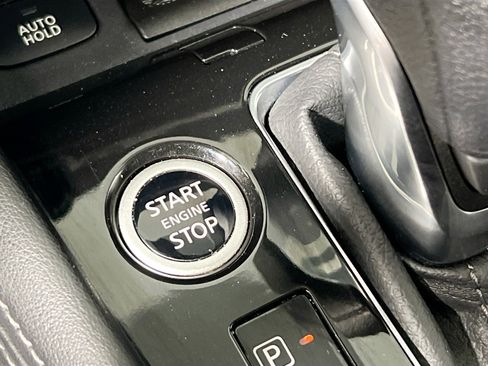 Used 2022 Nissan Kicks SR w/ Premium Package FWD image 24