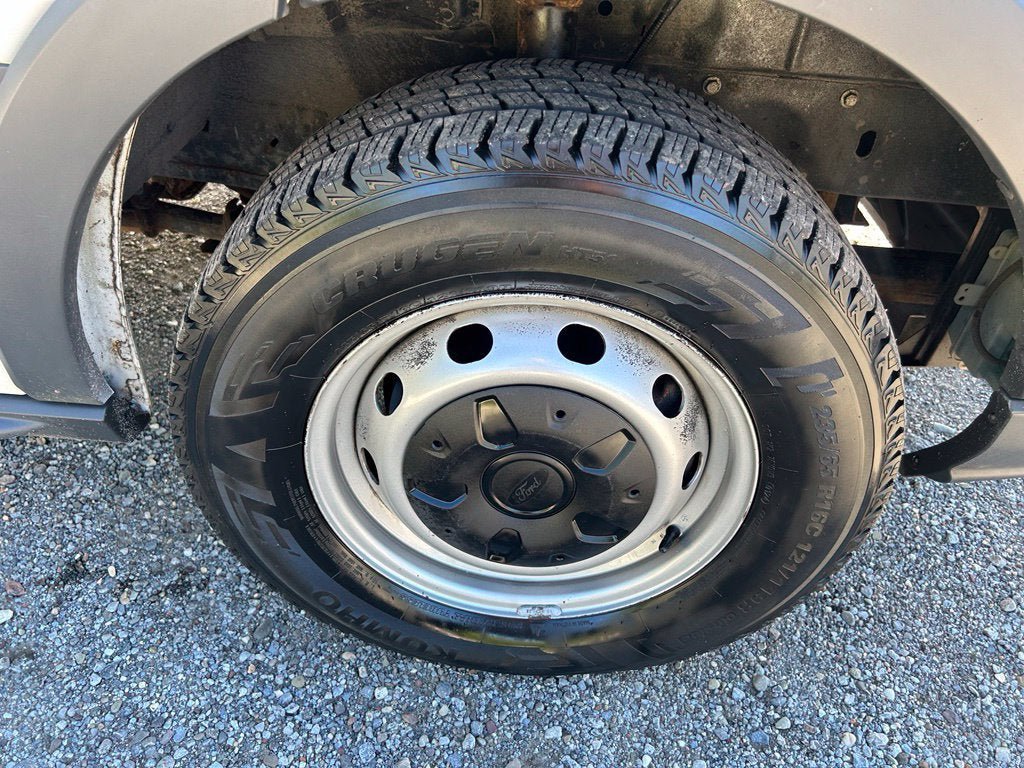 Used 2018 Ford Transit 250 148 Medium Roof RWD image 27