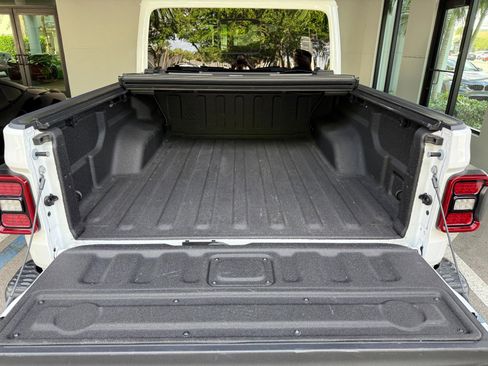 Used 2024 Jeep Gladiator Mojave image 37