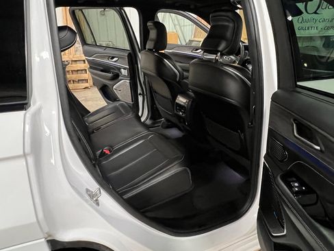 Used 2023 Jeep Grand Cherokee Overland w/ Advanced Protech Group III image 17