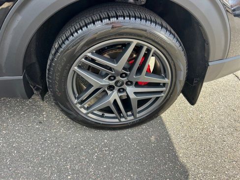 Certified 2025 Ford Explorer ST image 26