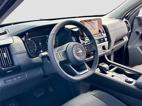 New 2025 Nissan Pathfinder SV image 4