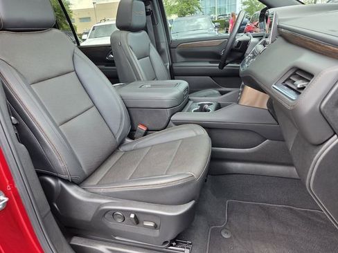 Used 2024 Chevrolet Suburban High Country RWD image 19