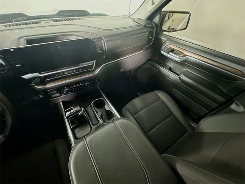 Used 2024 Chevrolet Silverado 1500 LT Trail Boss w/ Protection Package image 11