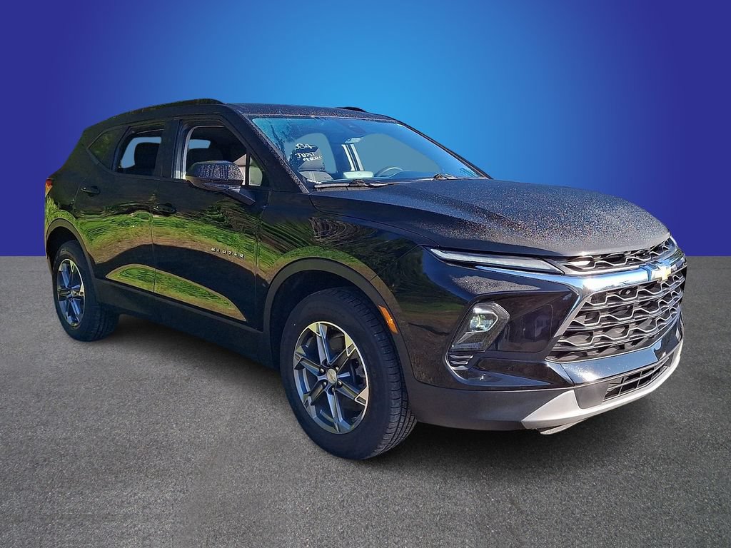 Used 2024 Chevrolet Blazer LT w/ Convenience Package FWD image 3