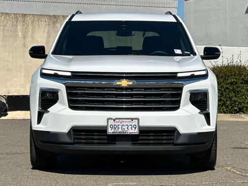 Used 2025 Chevrolet Traverse LT image 10