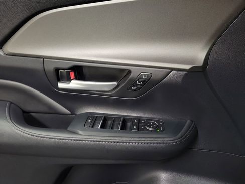 Used 2025 Toyota Grand Highlander AWD Hybrid image 21