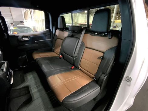 Used 2024 Chevrolet Silverado 1500 High Country w/ High Country Premium Package AWD/4WD image 21