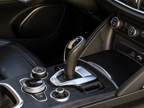 Used 2022 Alfa Romeo Stelvio Sprint image 21