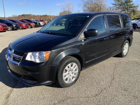 Used 2017 Dodge Grand Caravan SE w/ Power Window Group image 4