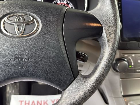 Used 2011 Toyota Highlander 2WD image 16