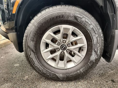 Used 2024 Nissan Frontier SV w/ Technology Package image 18