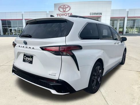 Used 2021 Toyota Sienna XSE FWD image 5