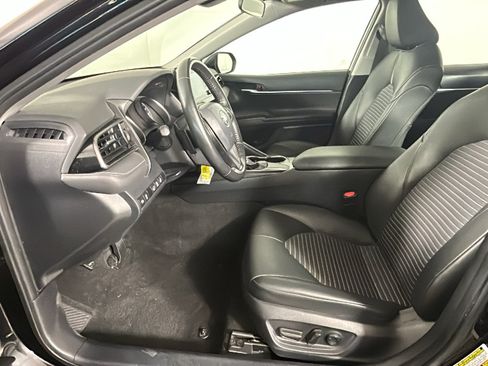 Used 2024 Toyota Camry SE FWD image 11