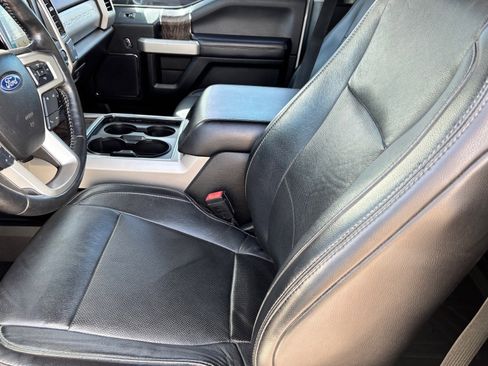 Used 2019 Ford F250 Lariat image 19