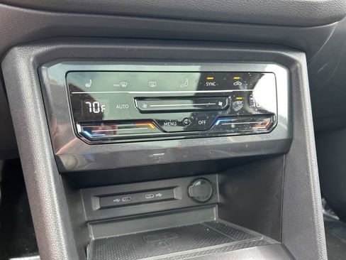 Used 2023 Volkswagen Tiguan SE image 34