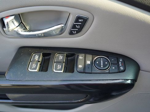 Used 2016 Kia Sedona EX FWD image 15