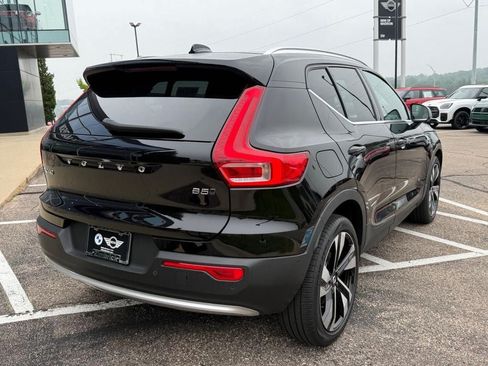 Used 2023 Volvo XC40 B5 Ultimate w/ Climate Package AWD/4WD image 3