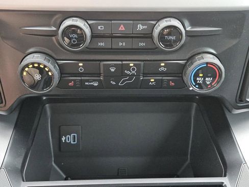 New 2026 Ford F350 XLT w/ XLT Premium Package AWD/4WD image 19