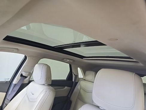 Used 2018 Cadillac XT5 Luxury w/ Driver Awareness Package image 16