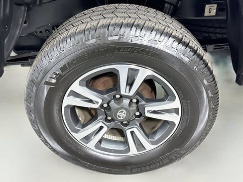 Certified 2018 Toyota Tacoma TRD Sport w/ Technology Package RWD image 31