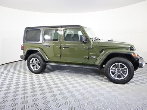 Used 2023 Jeep Wrangler Unlimited Sahara AWD/4WD image 8