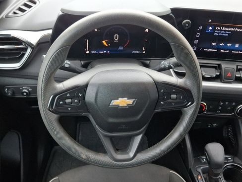 Used 2025 Chevrolet TrailBlazer LS AWD/4WD image 11