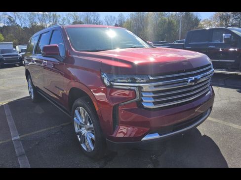 Used 2024 Chevrolet Suburban High Country image 2