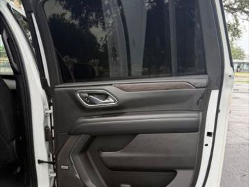 Used 2021 Chevrolet Suburban LT RWD image 18