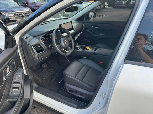 Used 2024 Nissan Rogue SL w/ SL Premium Package FWD image 3