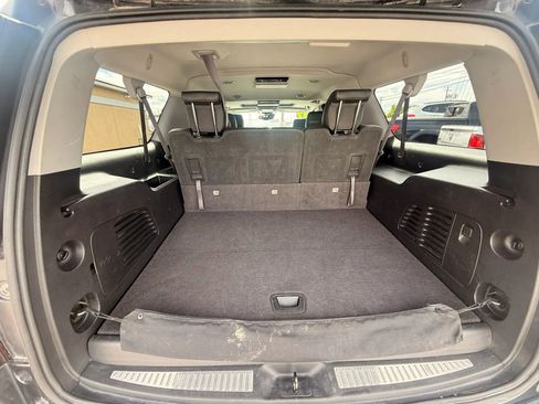 Used 2017 Chevrolet Suburban LT AWD/4WD image 17